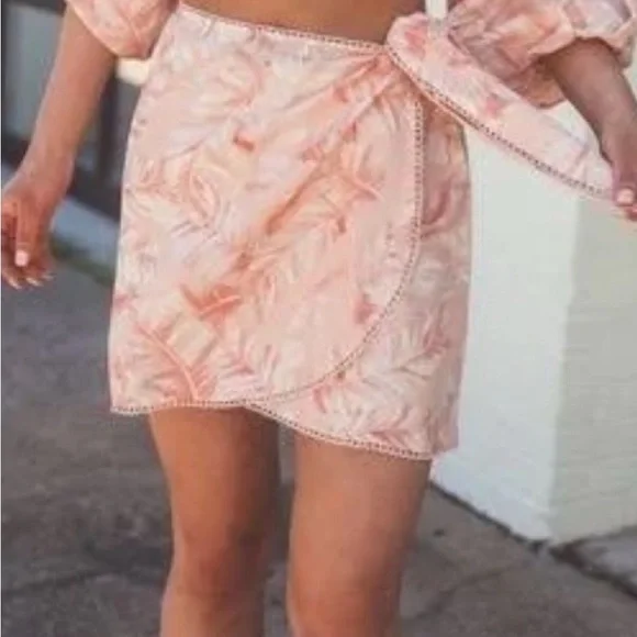 Show Me Your MuMu Pink Floral Wrap Mini Skirt Size Medium EUC - Picture 3 of 8